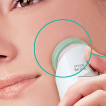 プラチナスチーム。ナノサイズだから、角質層にうるおいが届きます。※1普通のスチーム。スチームの粒子が大きく、表面にしかうるおいが届かない。※1 効果には個人差があります。＜イラストは全てイメージ図です＞